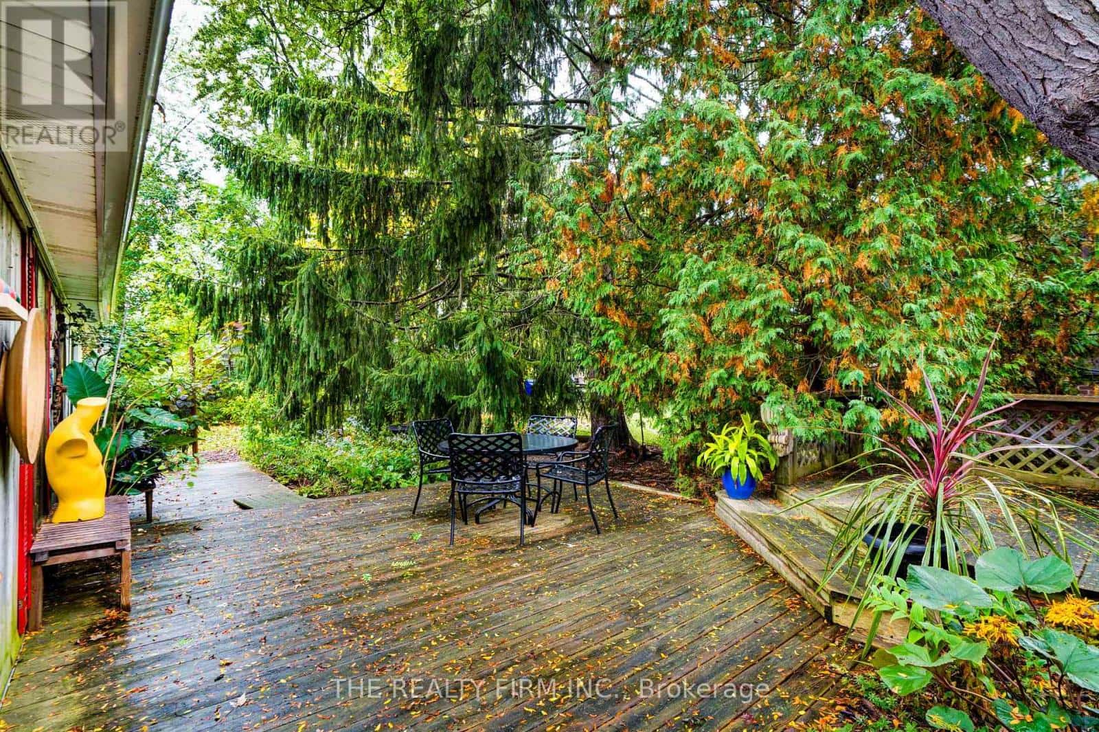 901 WILLOW DRIVE — London South (South Y), Ontario - Photo 3 of 48