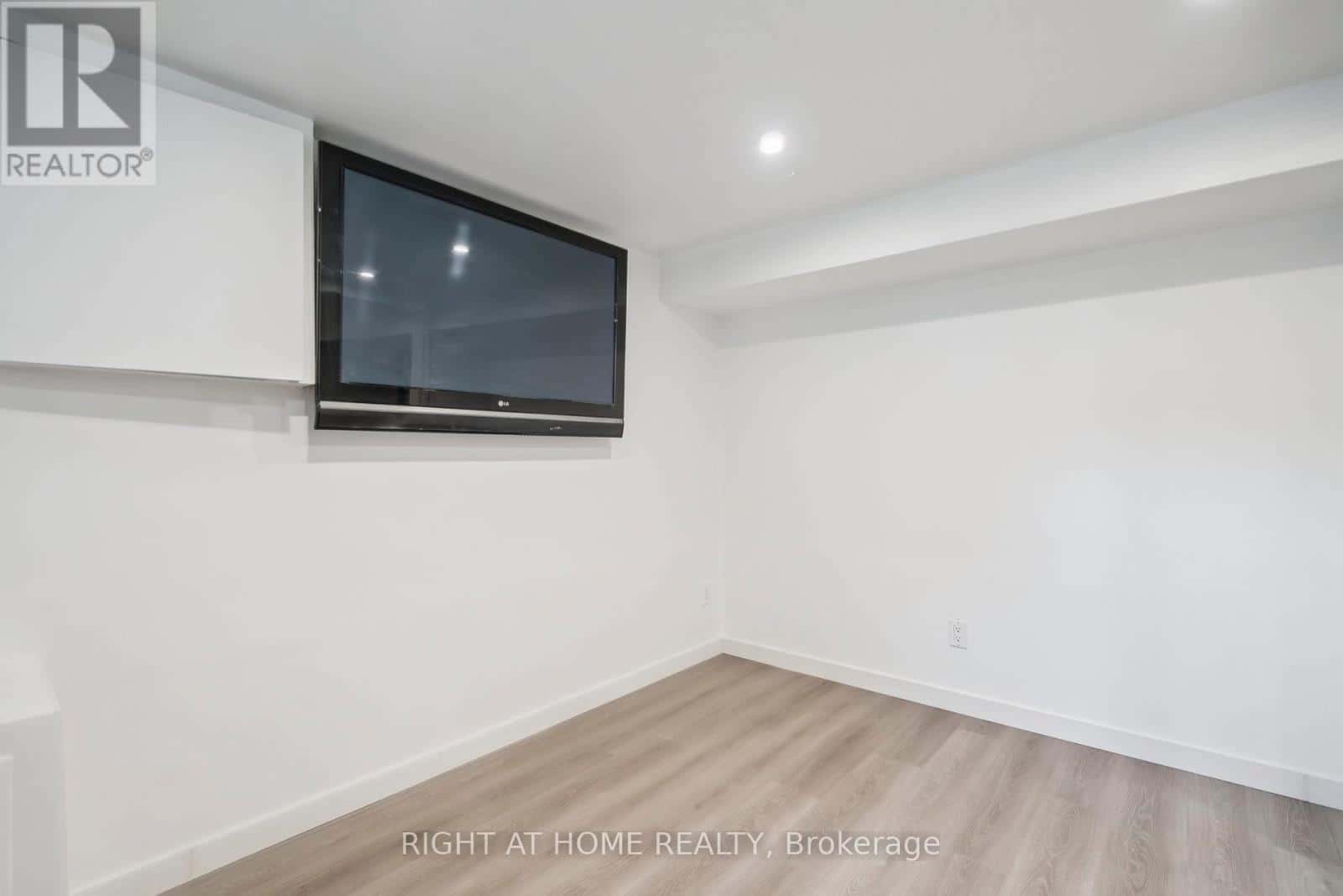 2343 Mountainside Drive