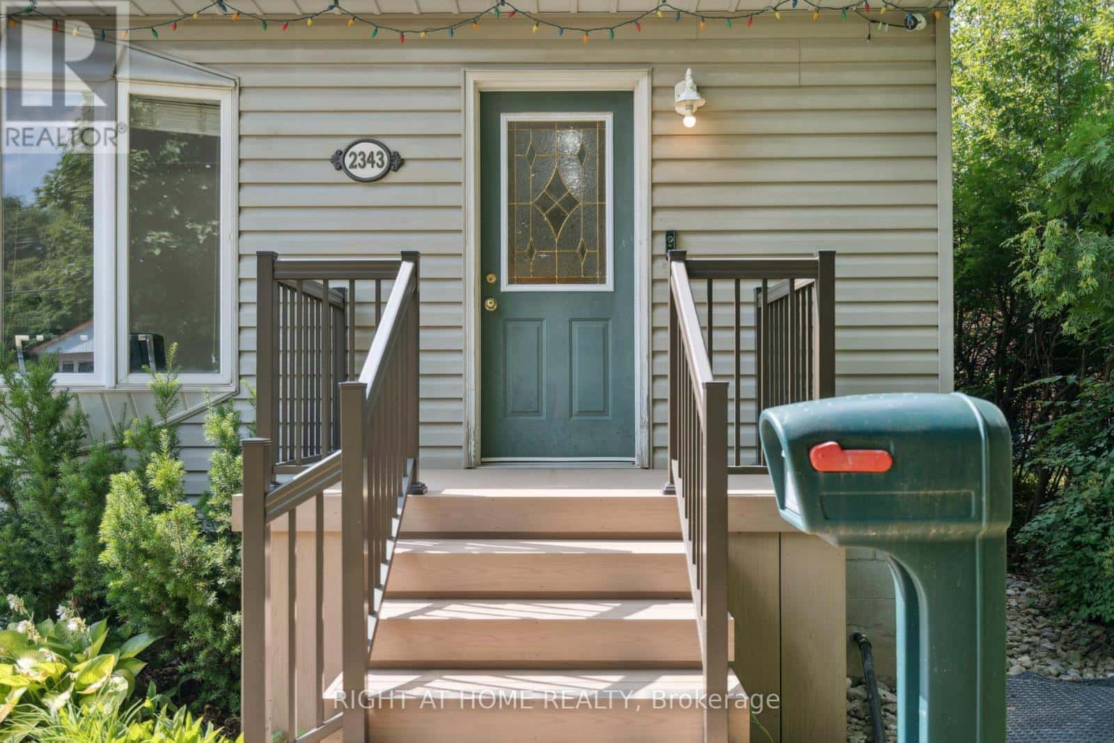 2343 MOUNTAINSIDE DRIVE — Burlington (Mountainside), Ontario - Photo 3 of 46