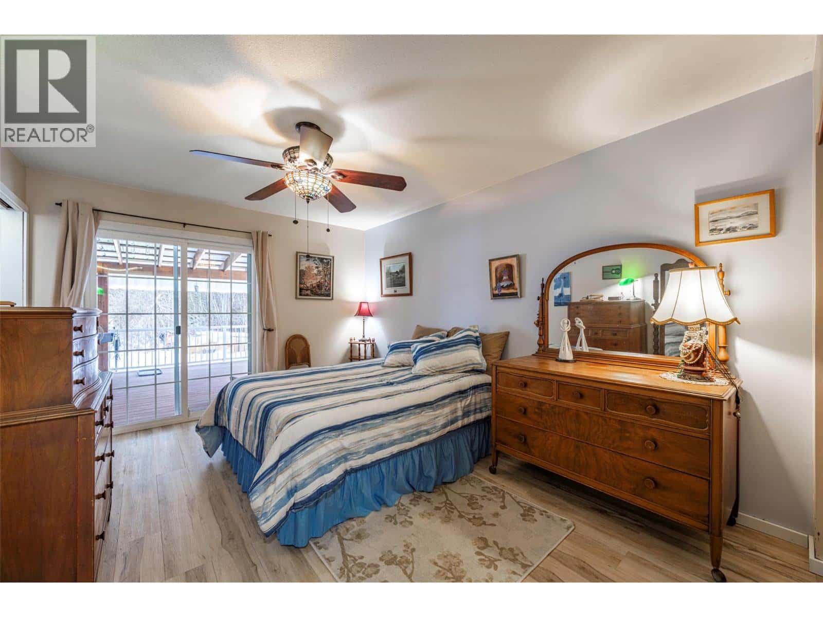 2104 Country Woods Road — Sorrento, British Columbia - Photo 5 of 36