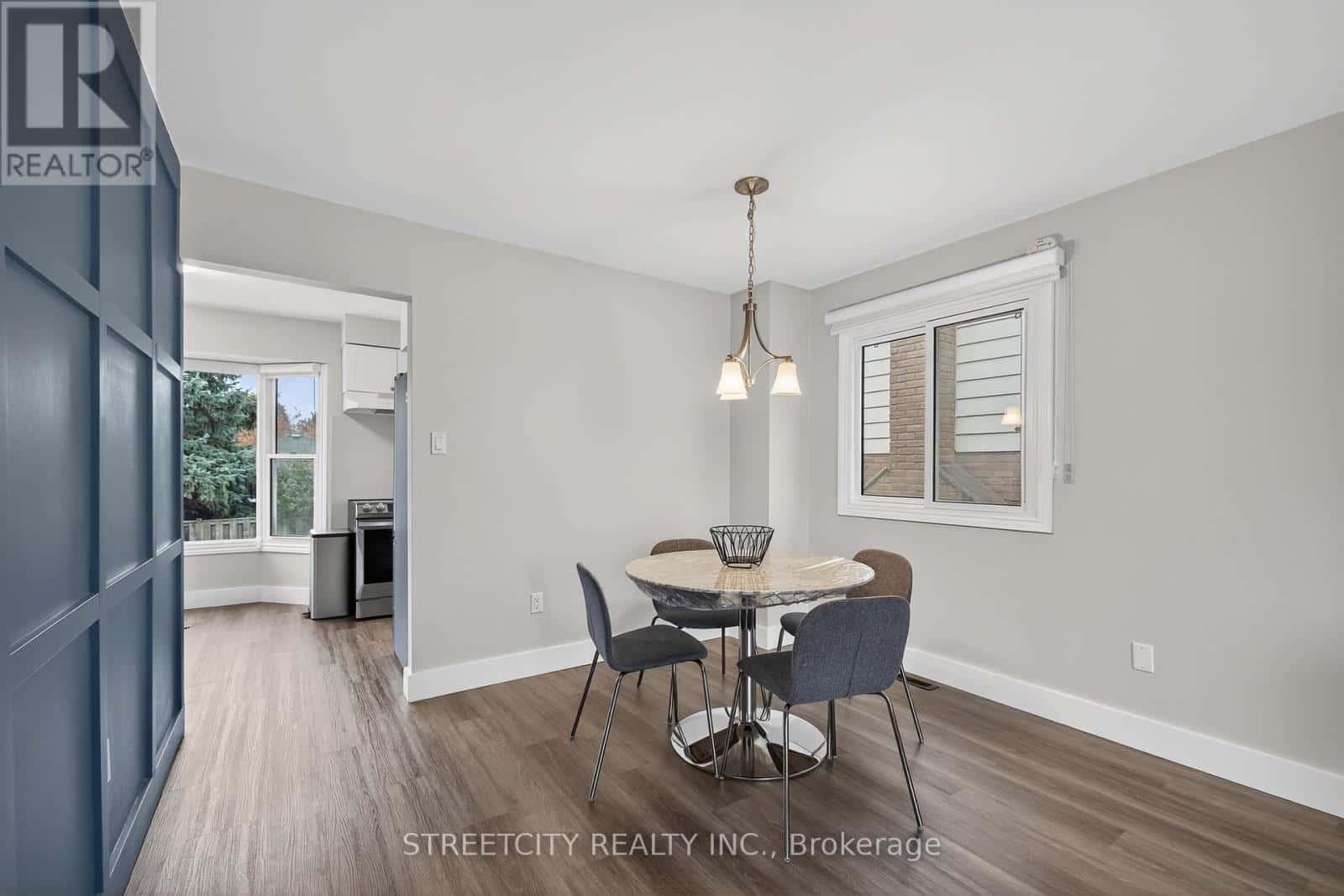 129 HIGHVIEW AVENUE E — London South (South P), Ontario - Photo 4 of 49