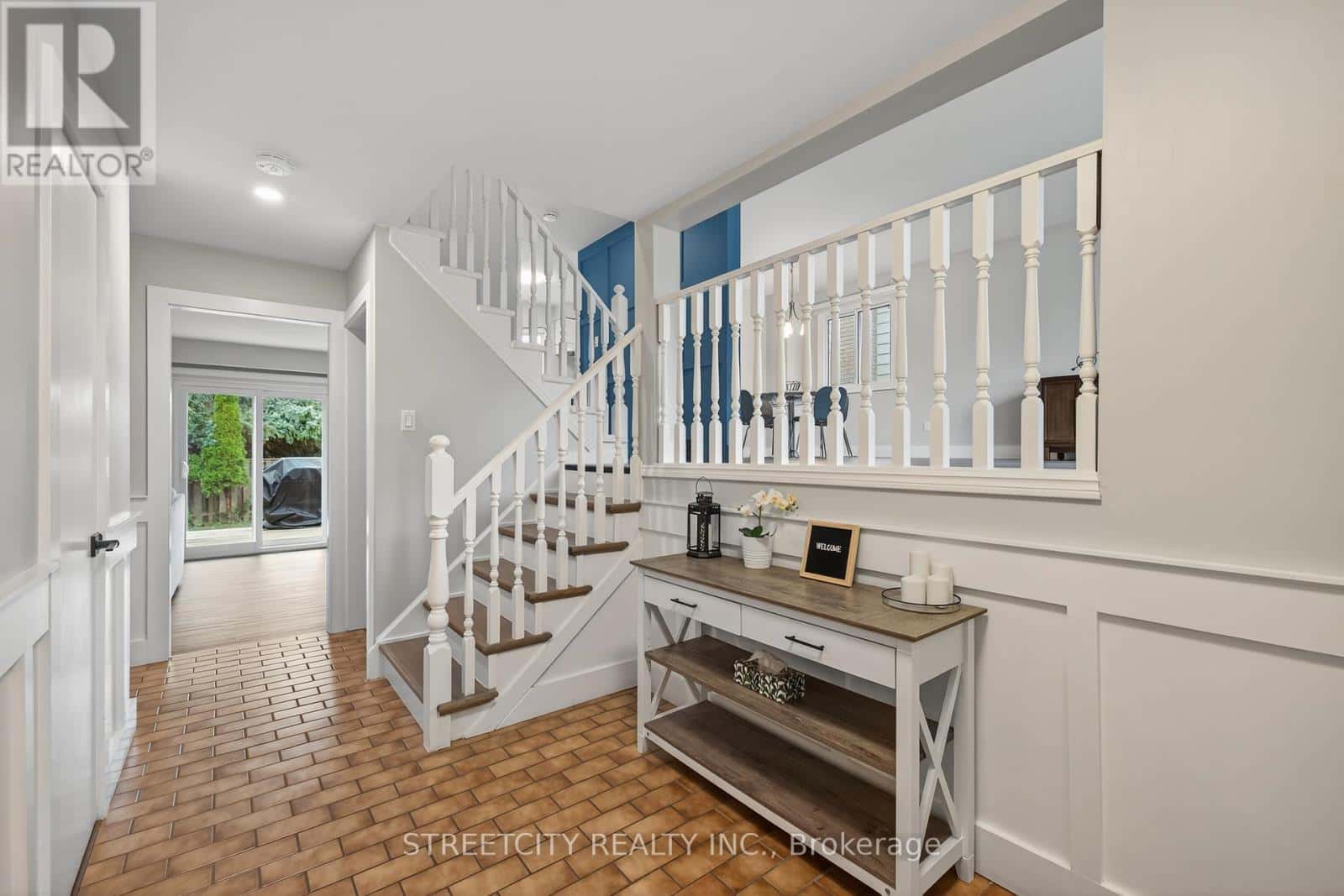 129 HIGHVIEW AVENUE E — London South (South P), Ontario - Photo 2 of 49