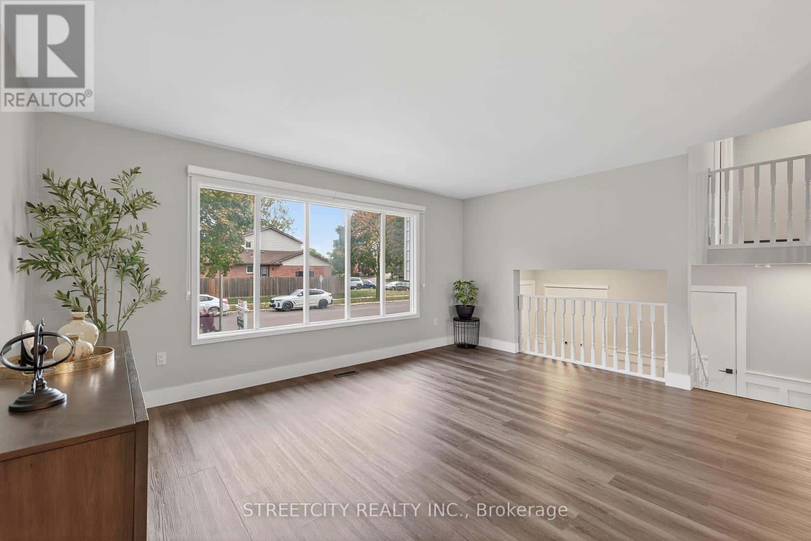 129 HIGHVIEW AVENUE E — London South (South P), Ontario - Photo 5 of 49