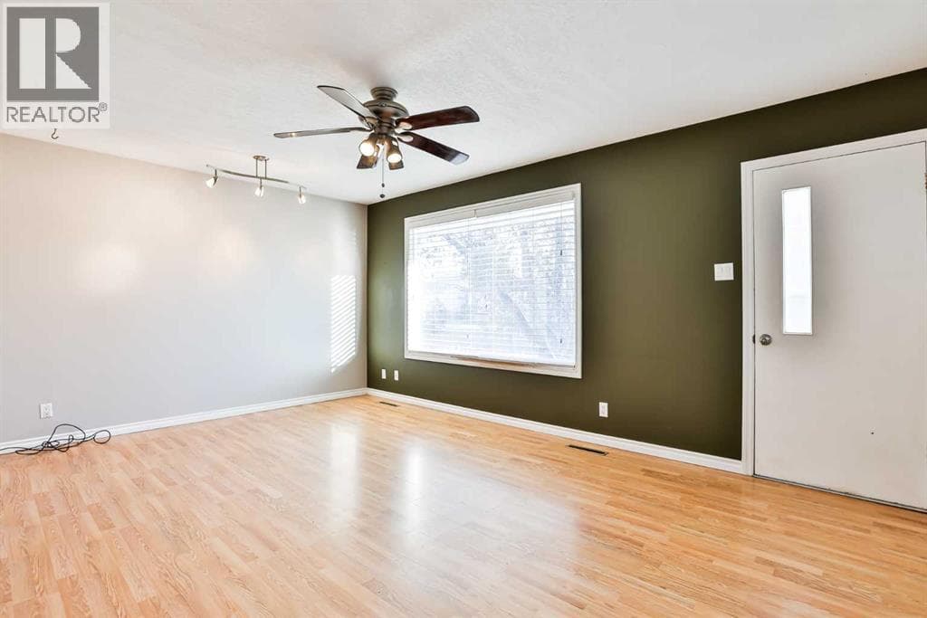 421 52 Avenue — Coalhurst, Alberta - Main photo