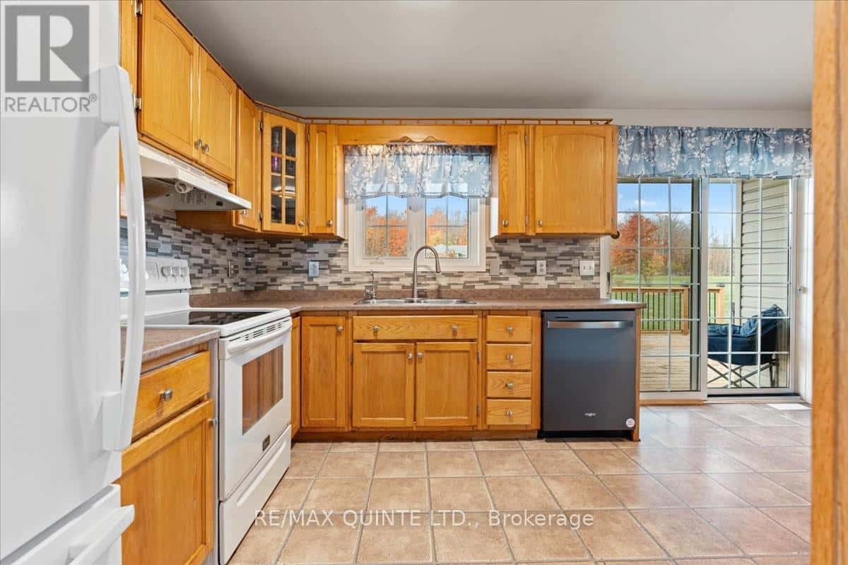 1625 THRASHER ROAD — Tyendinaga (Tyendinaga Township), Ontario - Photo 3 of 32