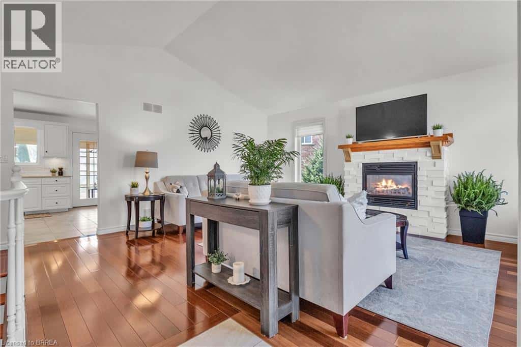 67 CONCORD Street — Fonthill, Ontario - Photo 5 of 50