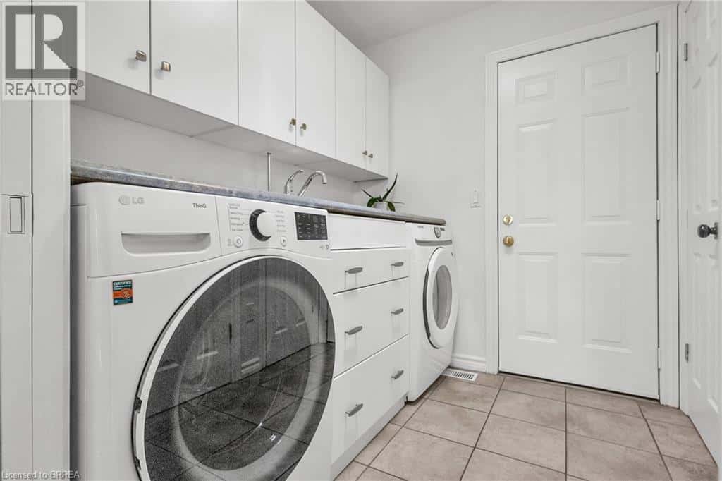 67 CONCORD Street — Fonthill, Ontario - Photo 4 of 50