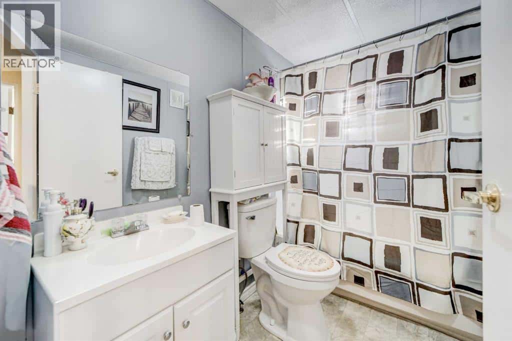 112 11 Street — Fort Macleod, Alberta - Photo 5 of 30