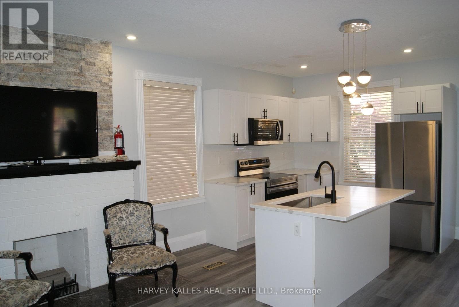 MAIN - 70 CENTRE STREET W — Strathroy-Caradoc (NW), Ontario - Main photo