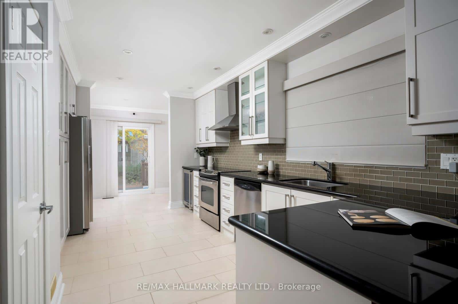 53 FERRIER AVENUE — Toronto (Playter Estates-Danforth), Ontario - Photo 5 of 45