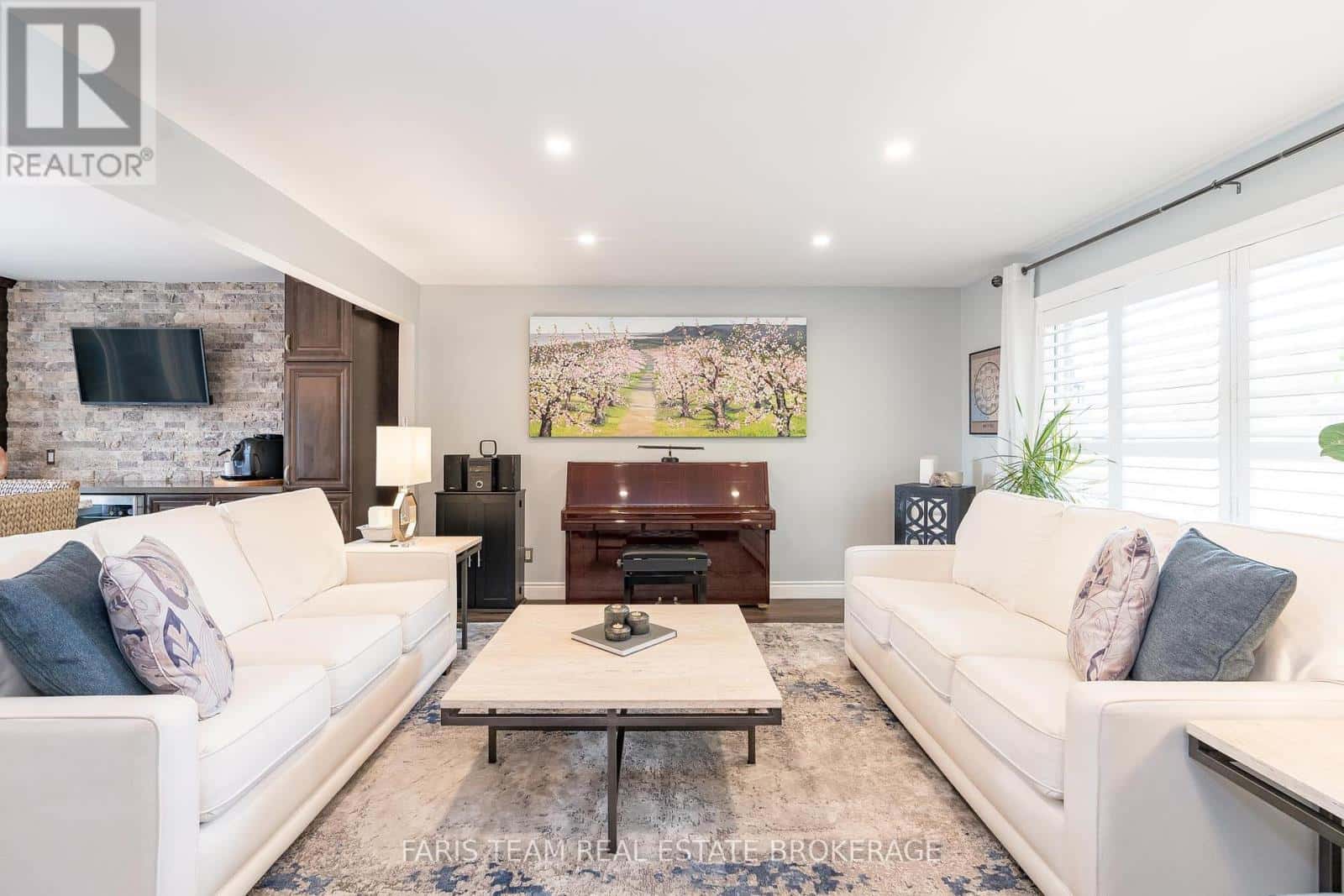 2032 CHANTLER STREET — Innisfil (Stroud), Ontario - Photo 5 of 47