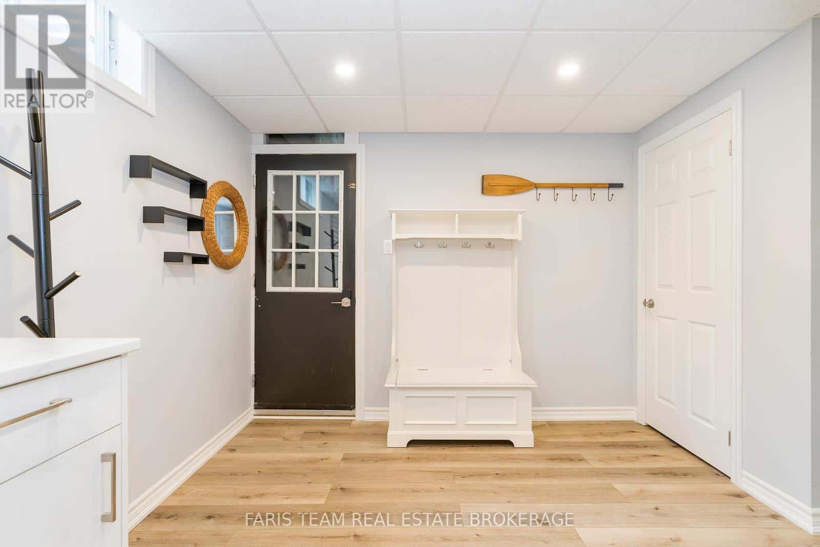 2032 CHANTLER STREET — Innisfil (Stroud), Ontario - Photo 4 of 47