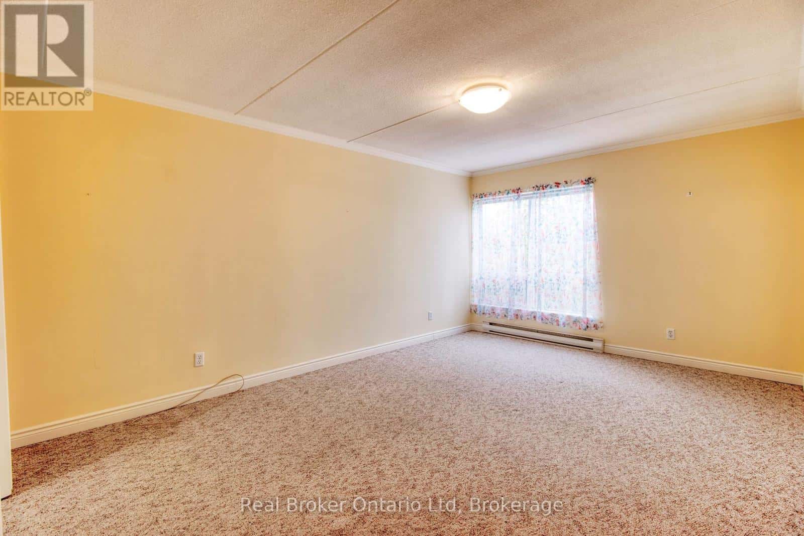 Owen Sound, Ontario — Owen Sound, Ontario - Photo 4 of 24