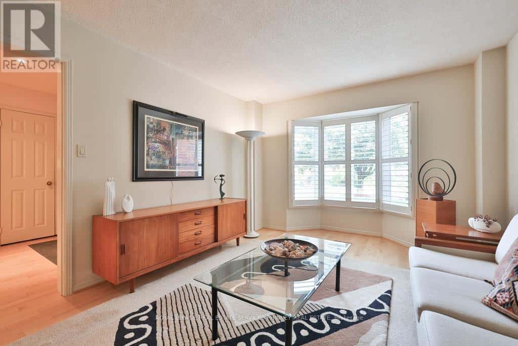 1995 PITAGORA COURT — Mississauga (Sheridan), Ontario - Photo 3 of 38