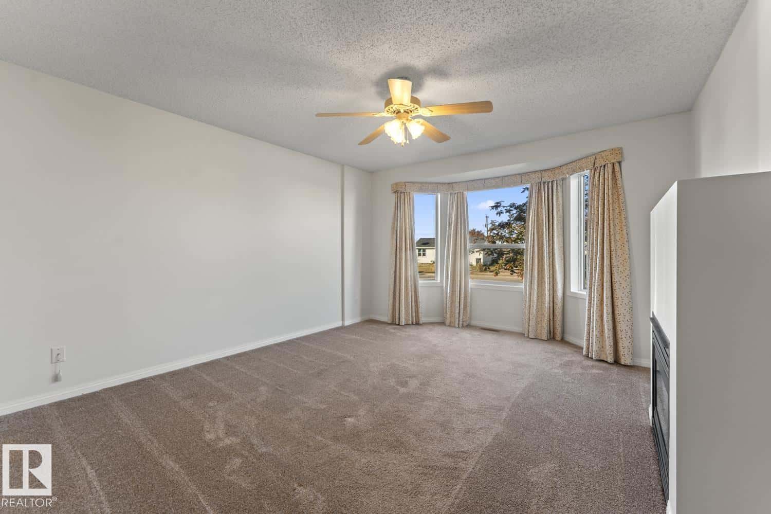 5415 56 ST — Cold Lake, Alberta - Photo 2 of 36