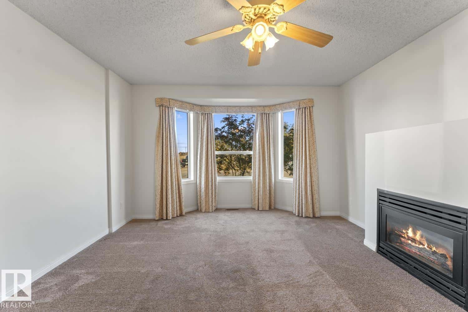 5415 56 ST — Cold Lake, Alberta - Photo 4 of 36