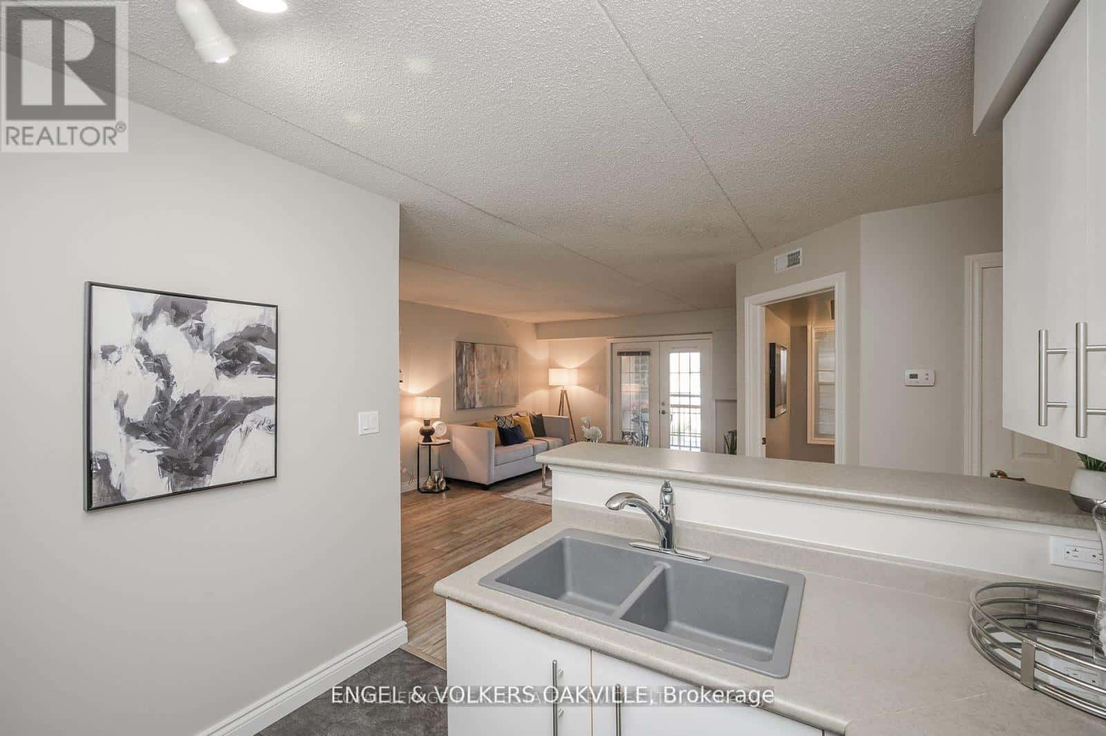 308 - 1810 WALKERS LINE — Burlington (Palmer), Ontario - Photo 3 of 24