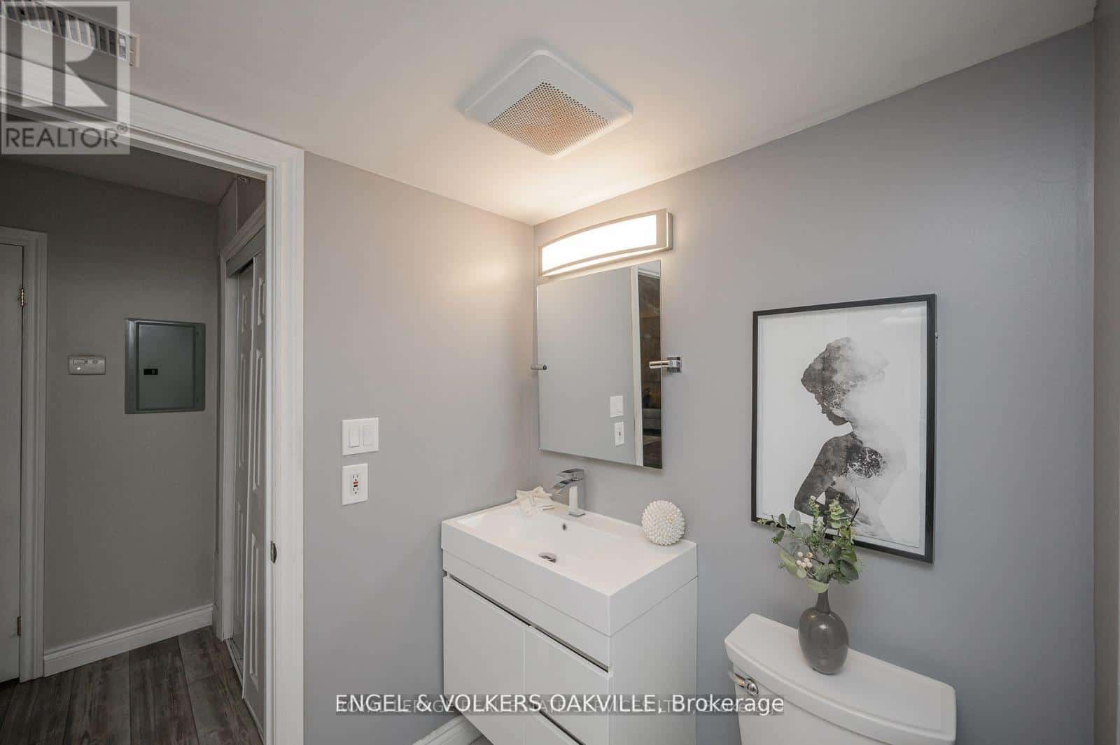 1810 Walkers Line 308