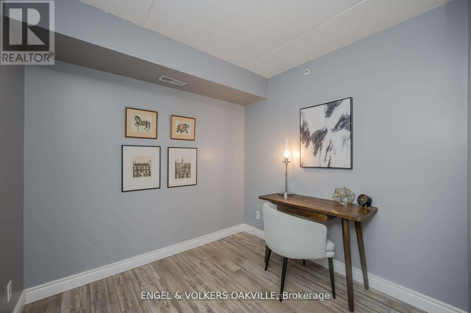 308 - 1810 WALKERS LINE — Burlington (Palmer), Ontario - Photo 2 of 24