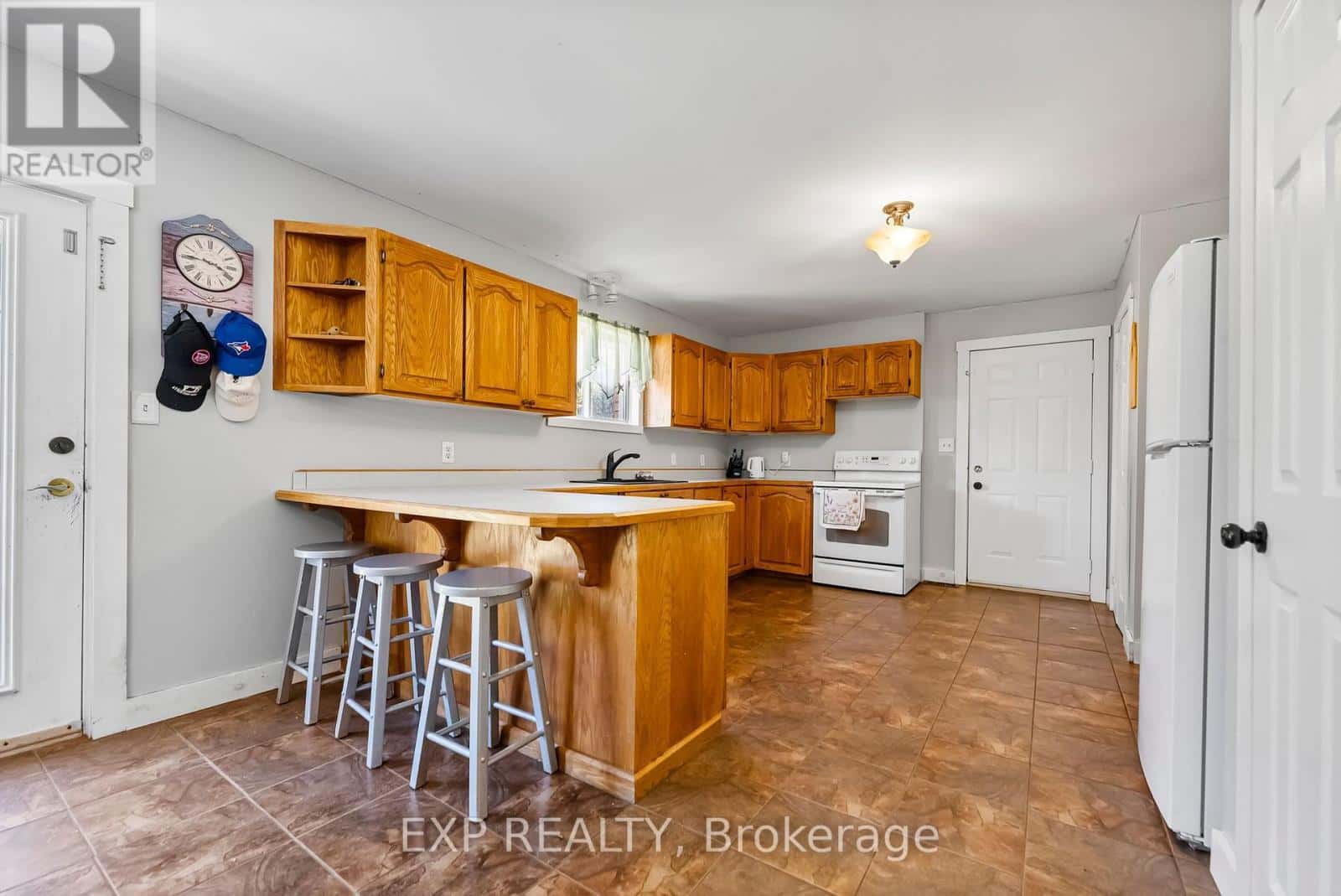 91 HILLCREST AVENUE — Killaloe, Hagarty and Richards, Ontario - Photo 4 of 29