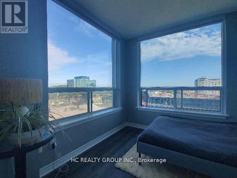 9015 Leslie Street 609