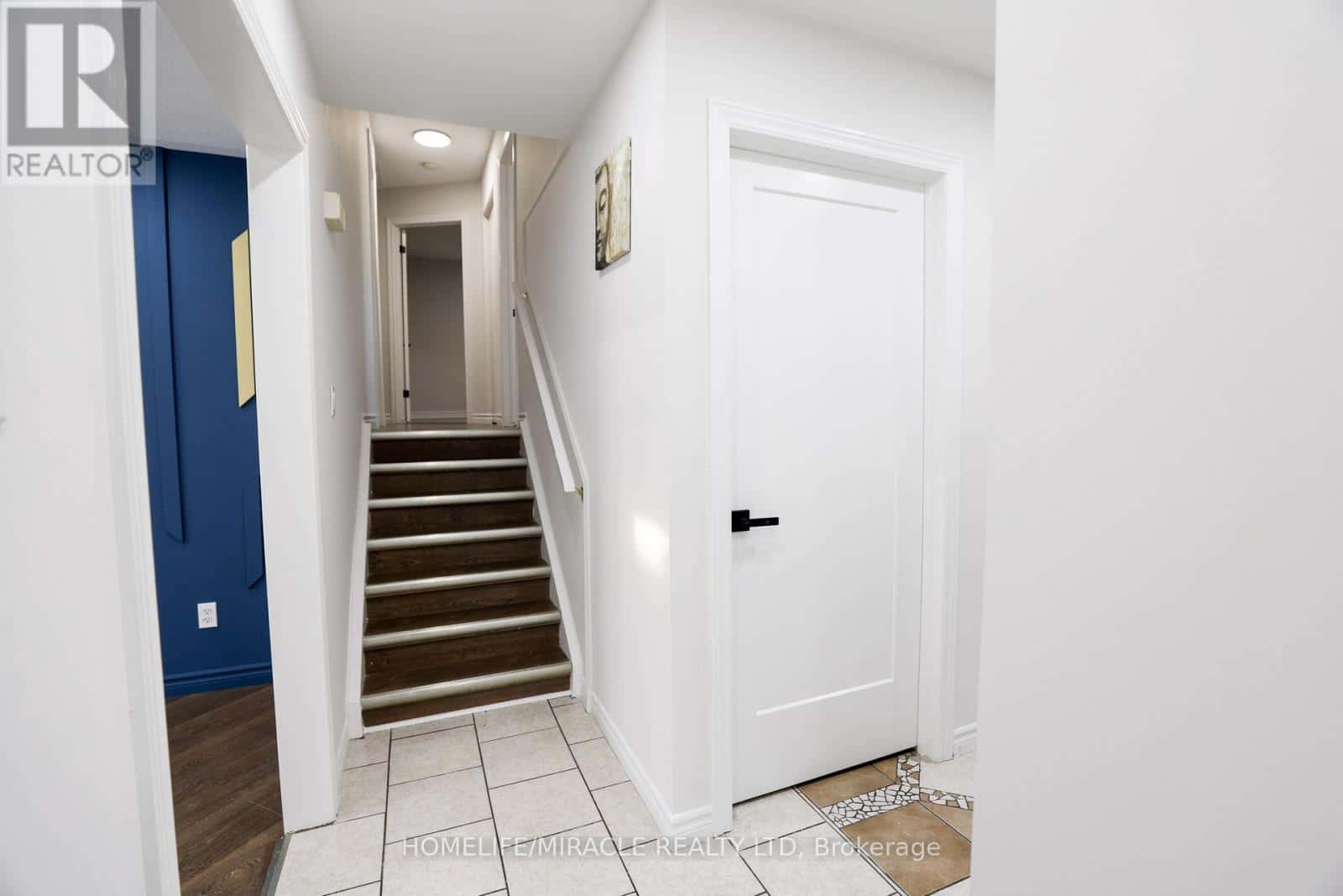 669 CLASSIC DRIVE — London East (East P), Ontario - Photo 2 of 25