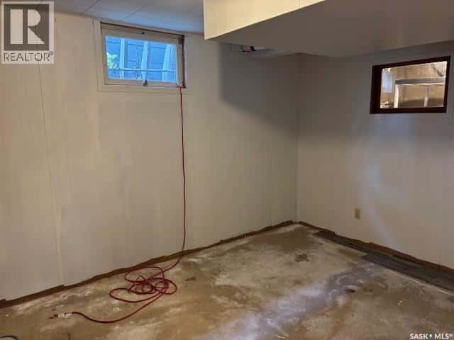 211 Canora AVENUE — Canora, Saskatchewan - Photo 5 of 24