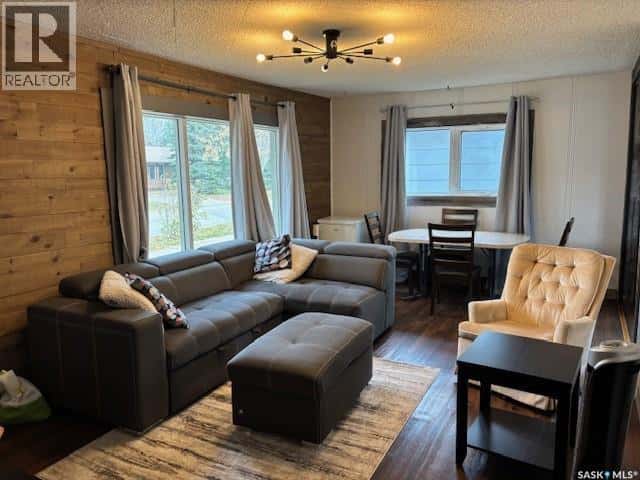 211 Canora AVENUE — Canora, Saskatchewan - Photo 2 of 24