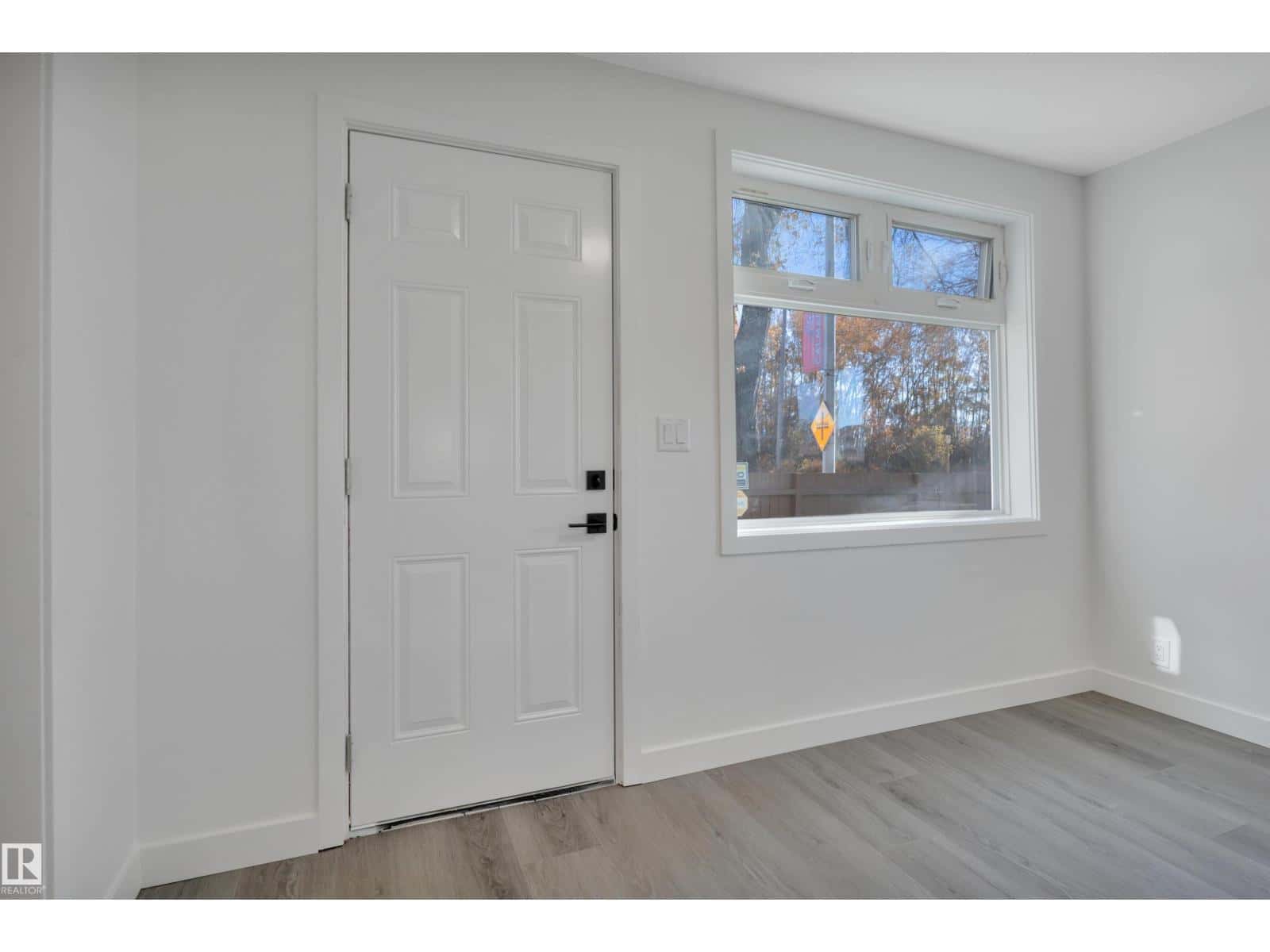 5004 45th AV — Calmar, Alberta - Photo 5 of 50