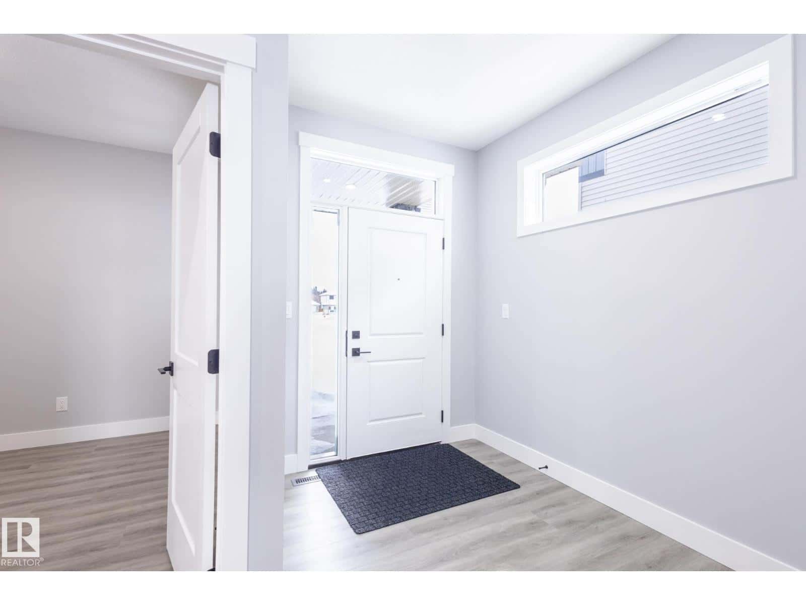 48 Maple CR — Gibbons, Alberta - Photo 2 of 7