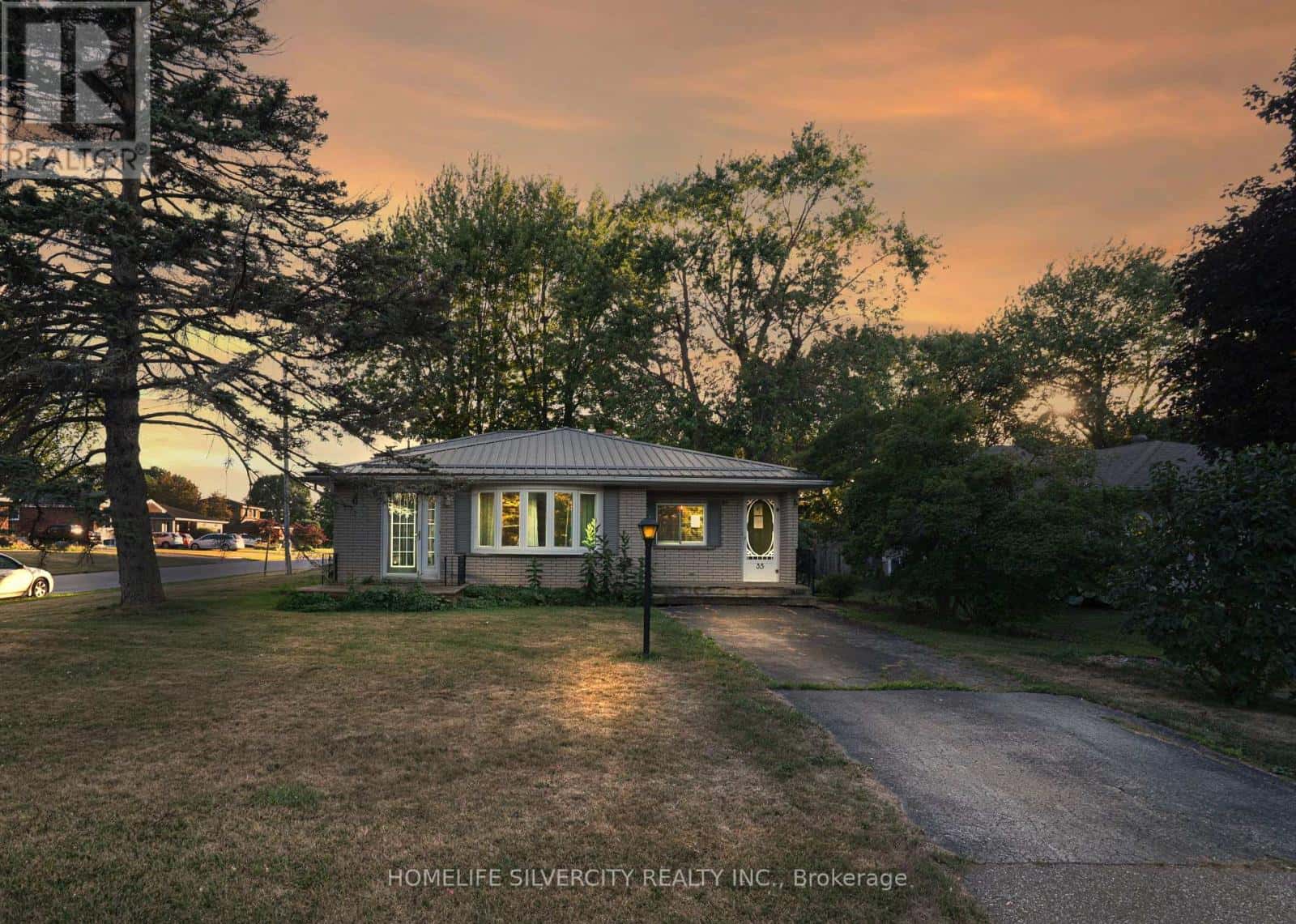 35 LYNN PARK AVENUE — Norfolk (Port Dover), Ontario - Photo 2 of 50