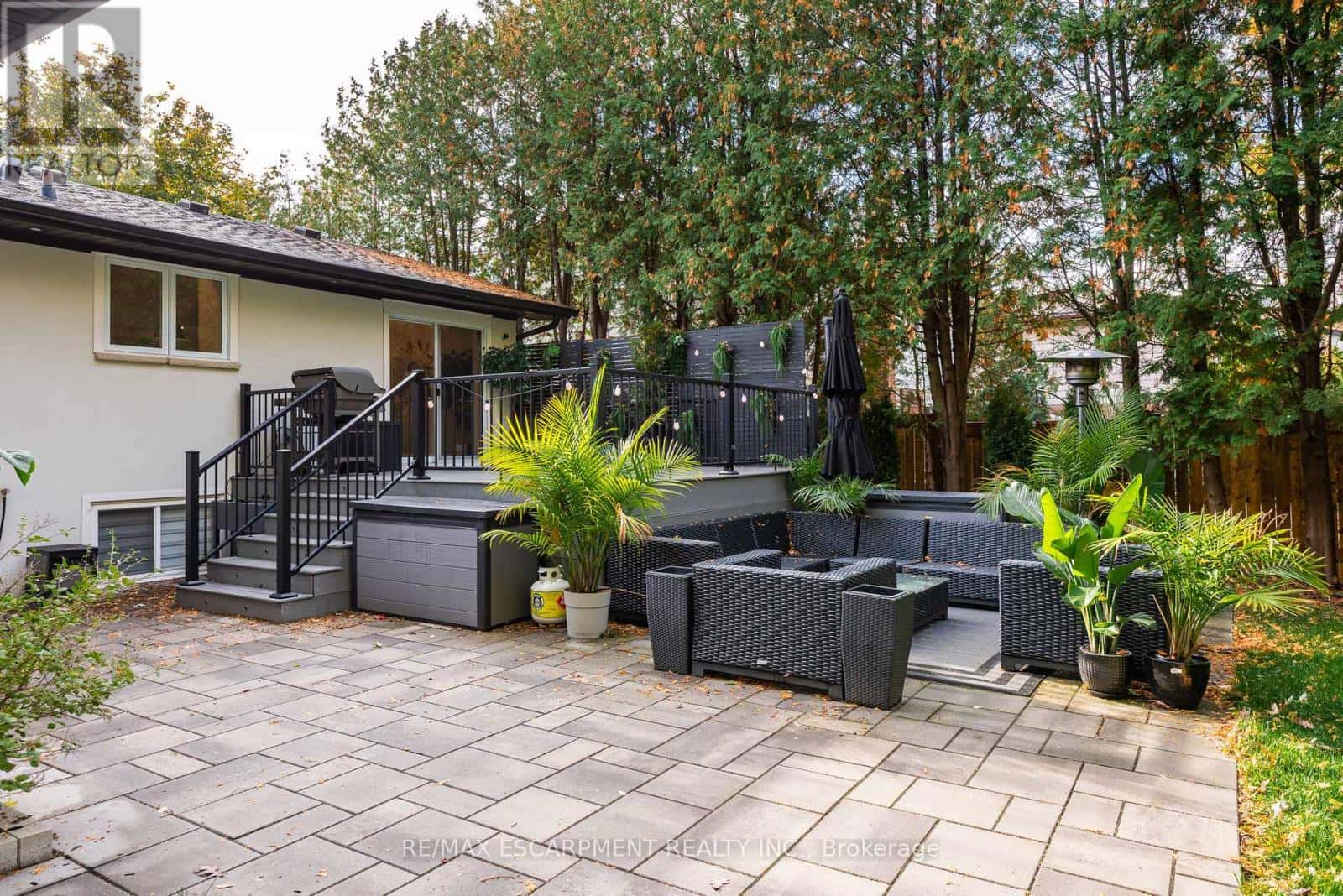 1220 LAMBETH ROAD — Oakville (FA Falgarwood), Ontario - Photo 2 of 50