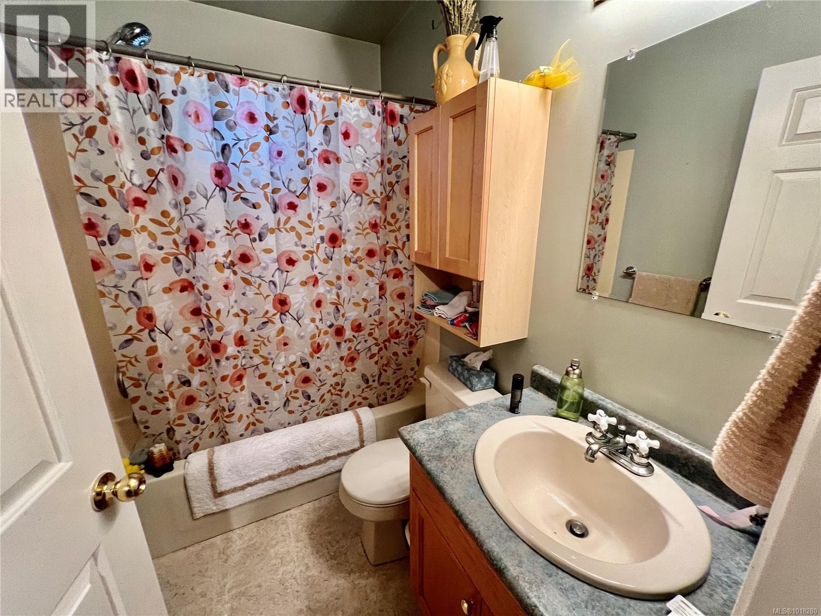 702 Charter Rd — Mayne Island, British Columbia - Main photo