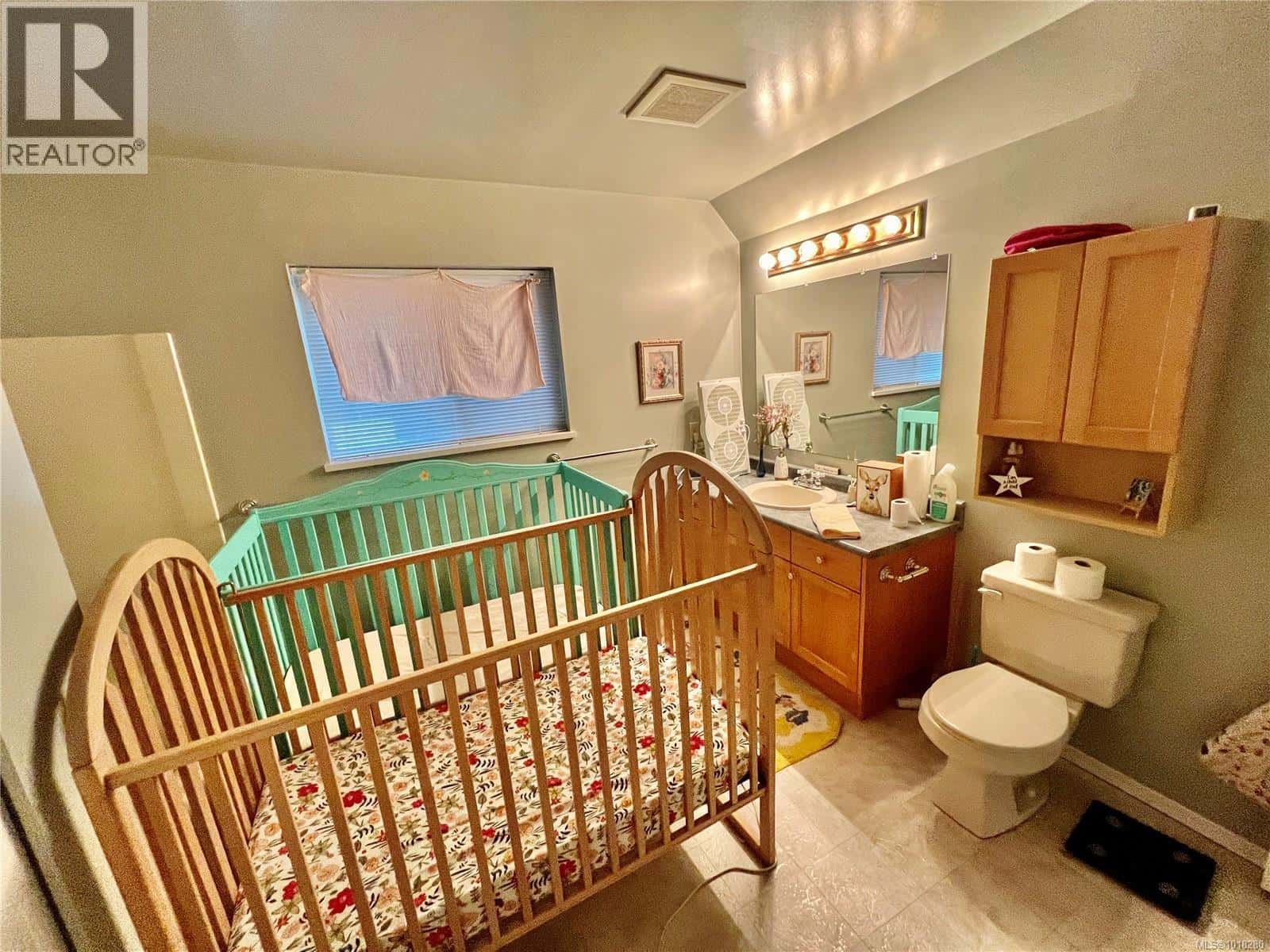 702 Charter Rd — Mayne Island, British Columbia - Photo 2 of 18