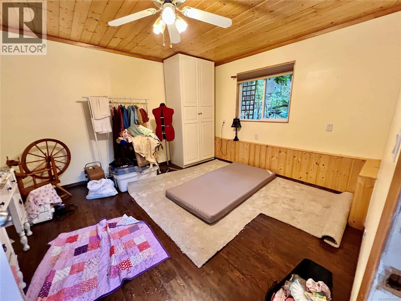 702 Charter Rd — Mayne Island, British Columbia - Photo 4 of 18