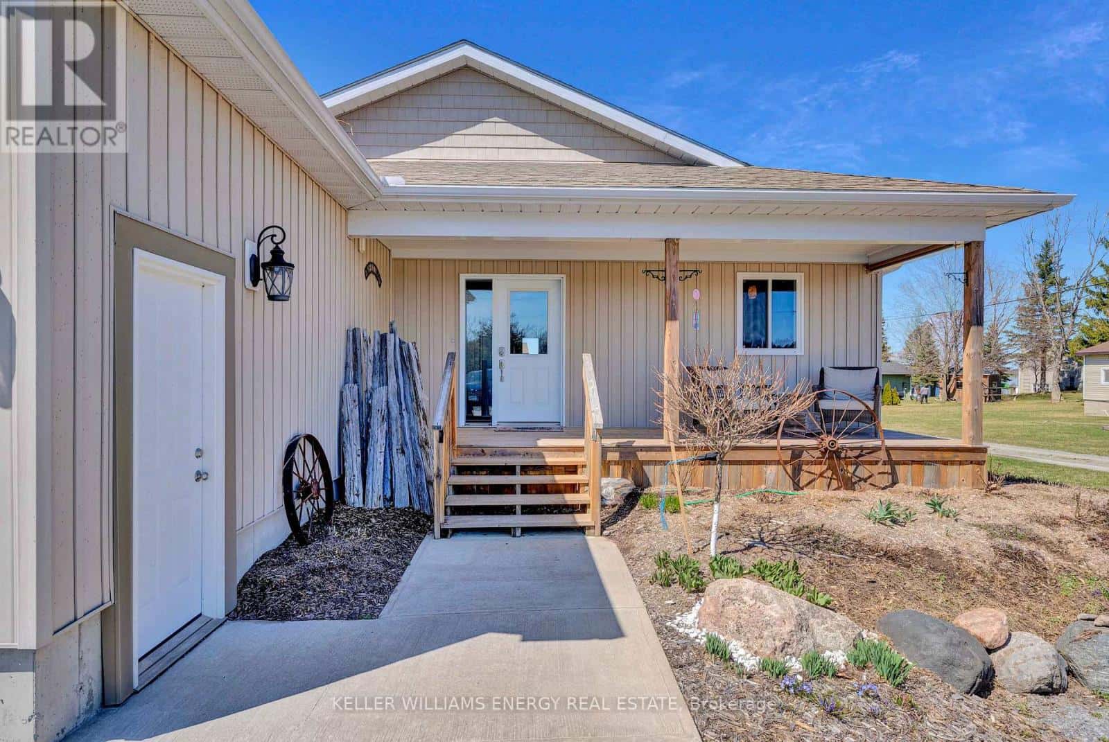 1649 COUNTY ROAD 15 — Prince Edward County (Sophiasburg Ward), Ontario - Photo 4 of 48