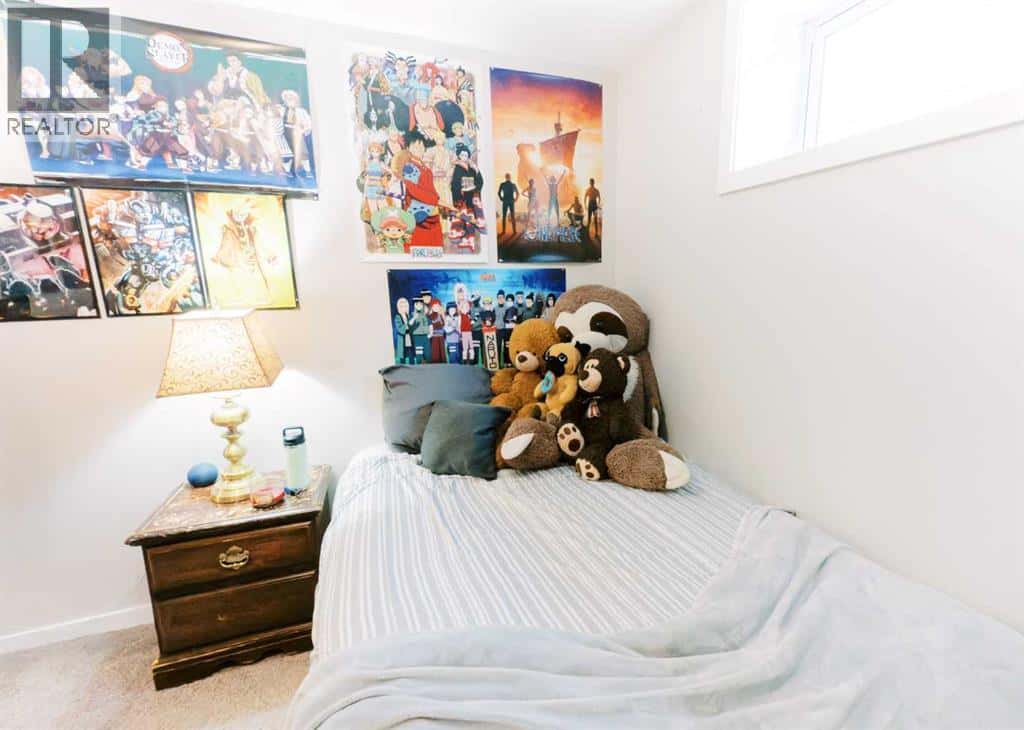 5013 57 Street — Stettler, Alberta - Photo 4 of 38