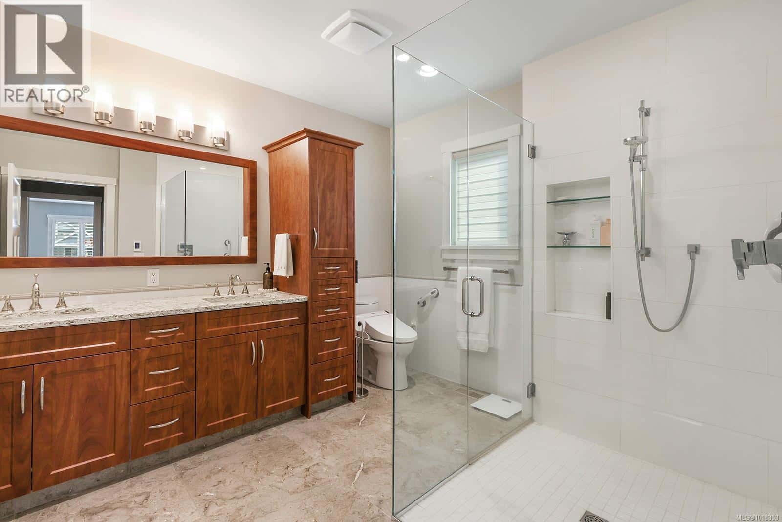 1755 Admiral Tryon Blvd — French Creek, British Columbia - Photo 4 of 61