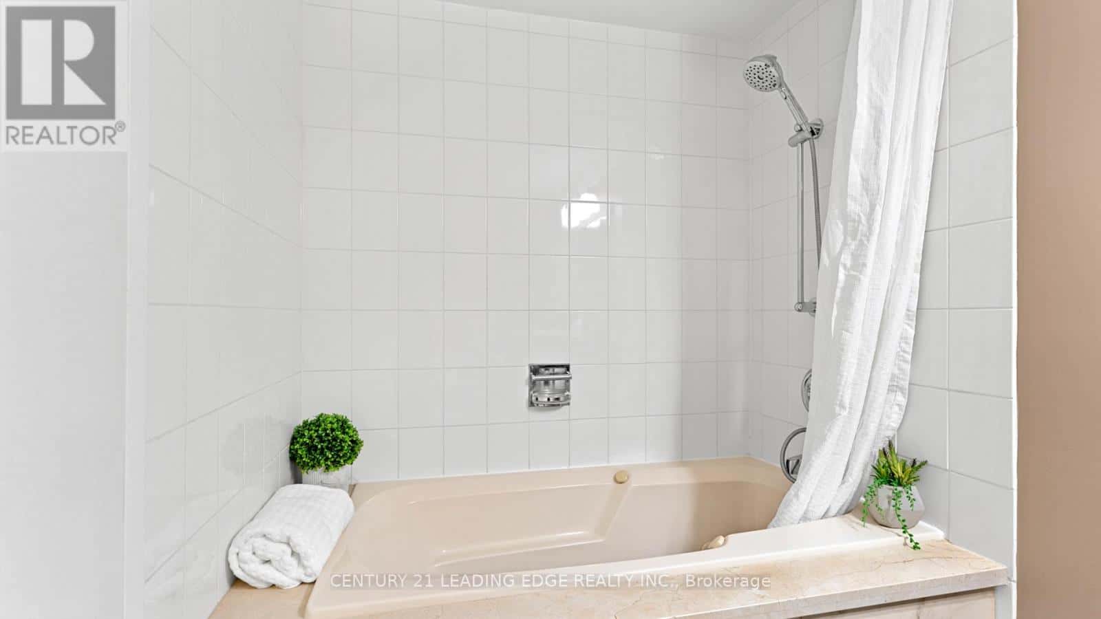 310 - 30 WILSON STREET — Markham (Old Markham Village), Ontario - Photo 2 of 46