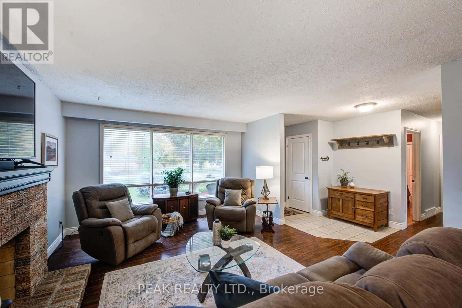 10 VICTORIA STREET — East Zorra-Tavistock (Tavistock), Ontario - Photo 4 of 46