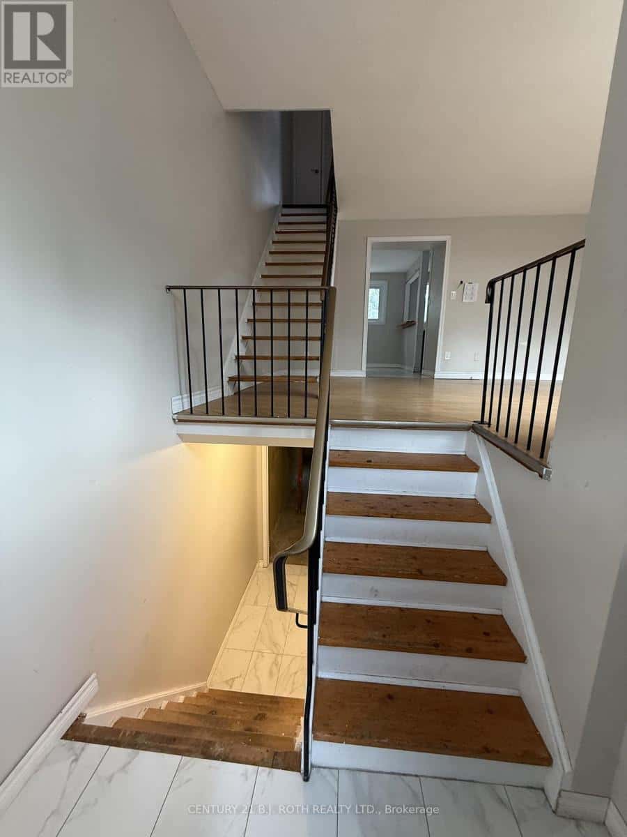 A7 - 63 FERRIS LANE — Barrie (Cundles East), Ontario - Photo 2 of 29