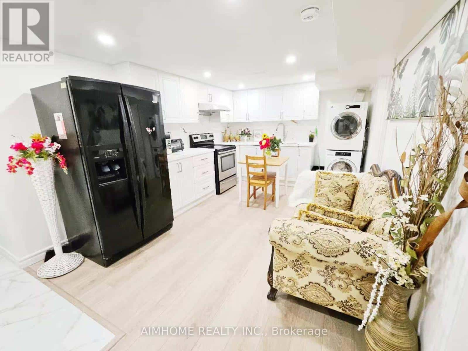 28 CASTLE HARBOUR LANE W — Markham (Bayview Fairway-Bayview Country Club Estates), Ontario - Photo 2 of 15