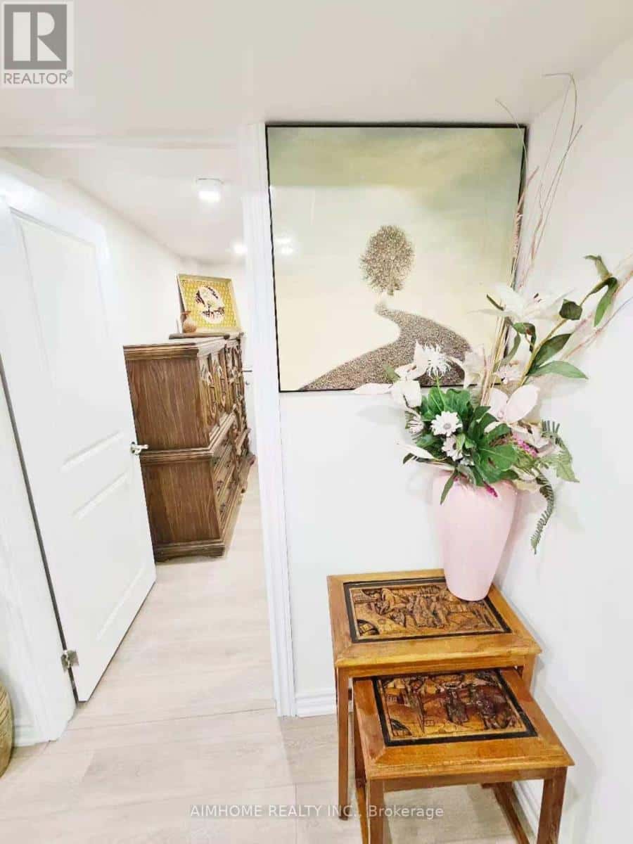 28 CASTLE HARBOUR LANE W — Markham (Bayview Fairway-Bayview Country Club Estates), Ontario - Photo 5 of 15