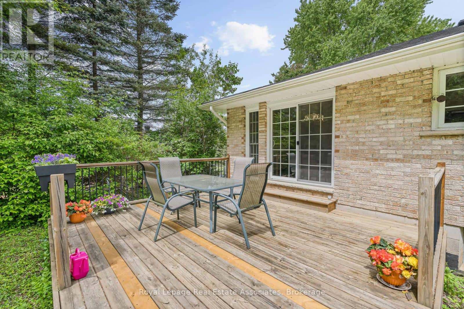 112 PARK STREET E — Halton Hills (Glen Williams), Ontario - Photo 4 of 36