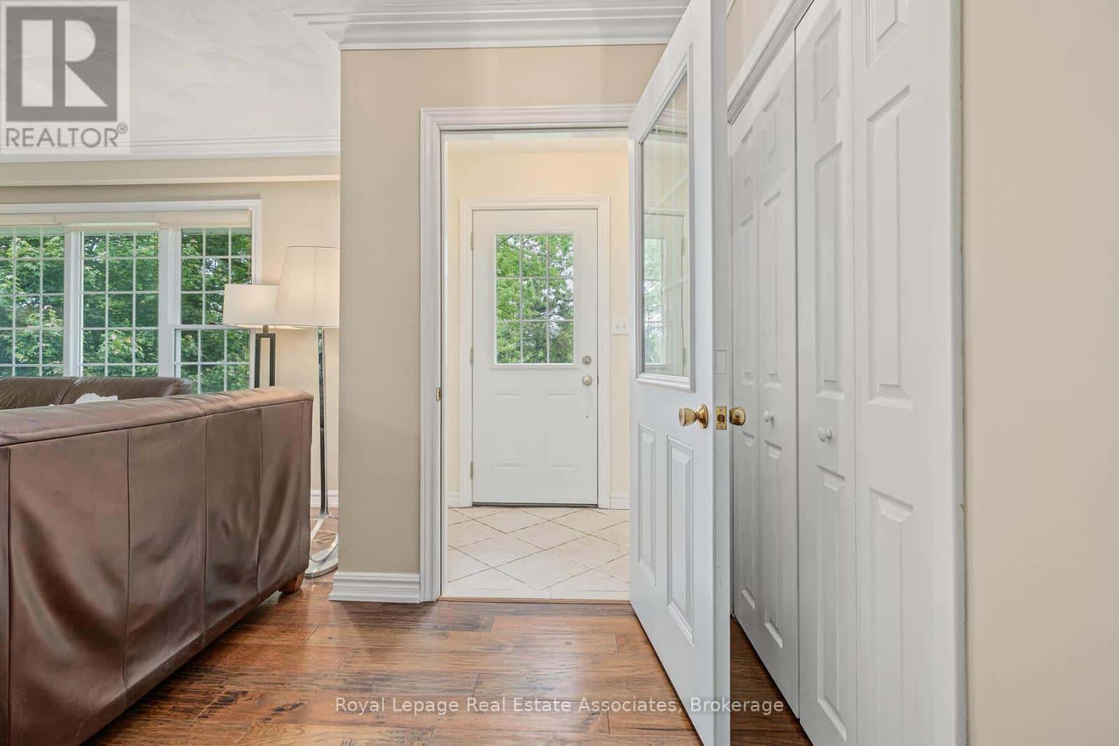 112 PARK STREET E — Halton Hills (Glen Williams), Ontario - Photo 2 of 36