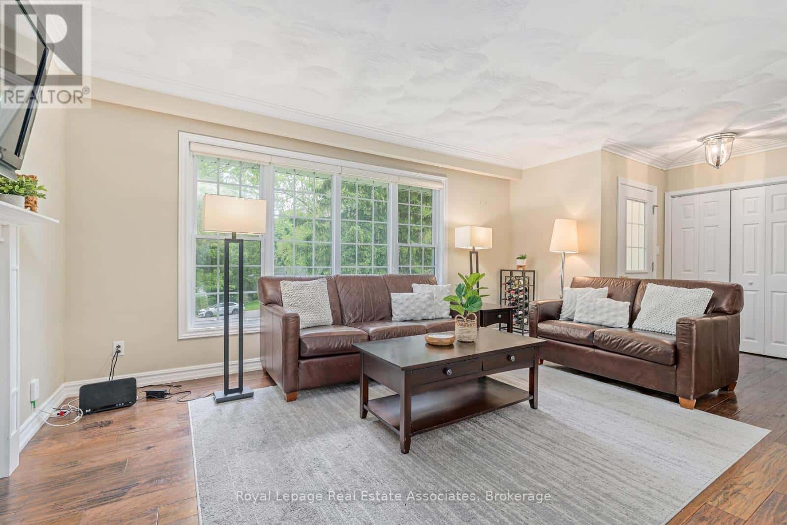 112 PARK STREET E — Halton Hills (Glen Williams), Ontario - Photo 3 of 36