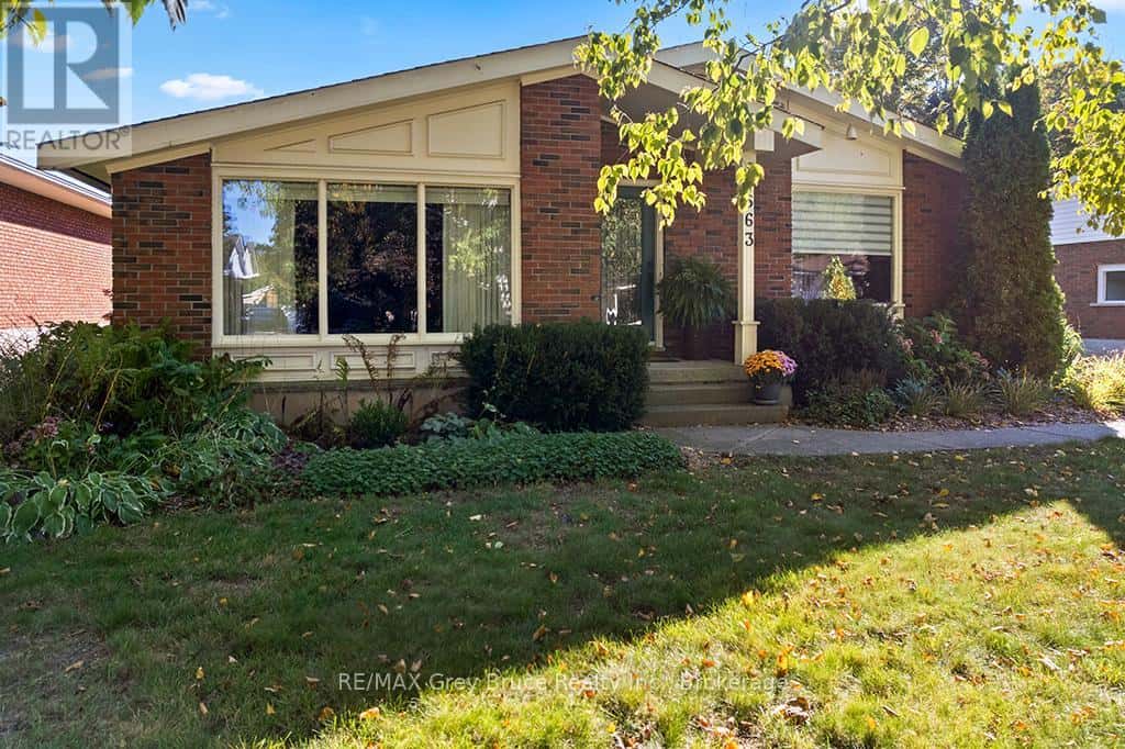 563 21 STREET W — Owen Sound, Ontario - Photo 2 of 48