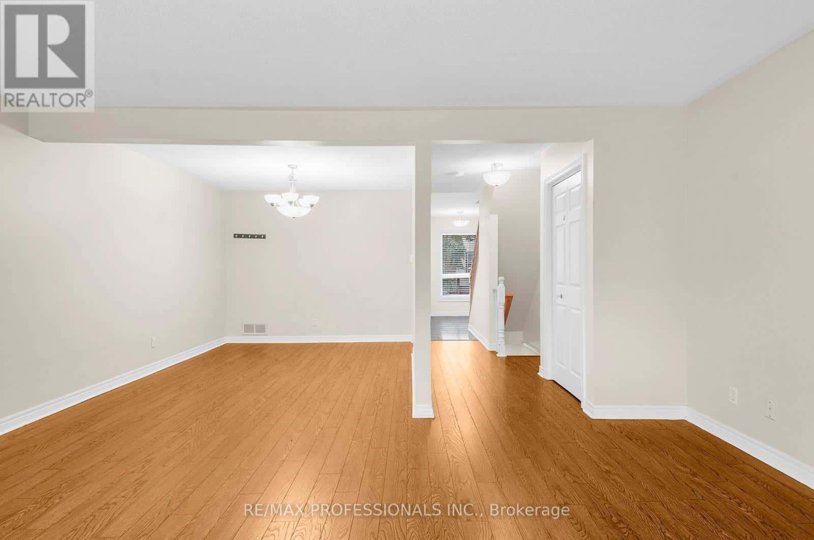 17 - 384 LIMERIDGE ROAD E — Hamilton (Bruleville), Ontario - Photo 2 of 42