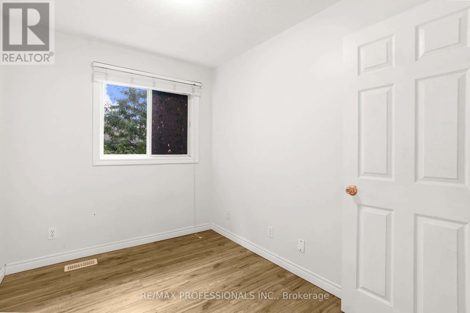 17 - 384 LIMERIDGE ROAD E — Hamilton (Bruleville), Ontario - Photo 4 of 42