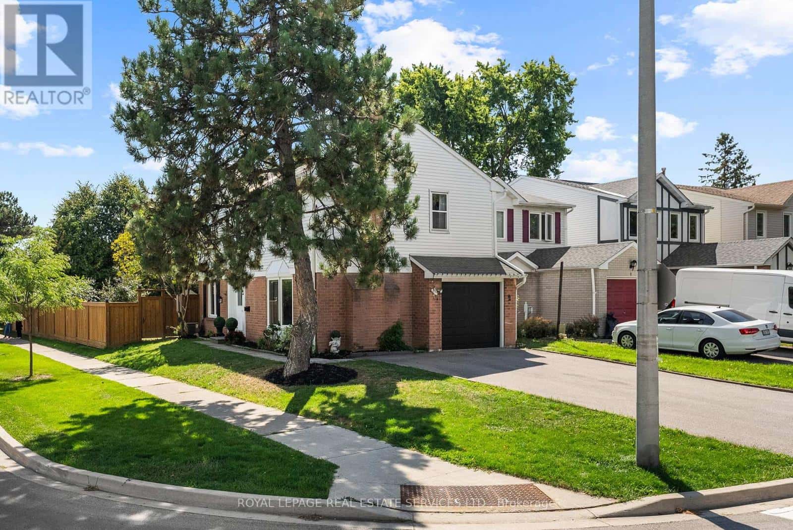 2 MANGROVE ROAD — Brampton (Central Park), Ontario - Photo 4 of 37